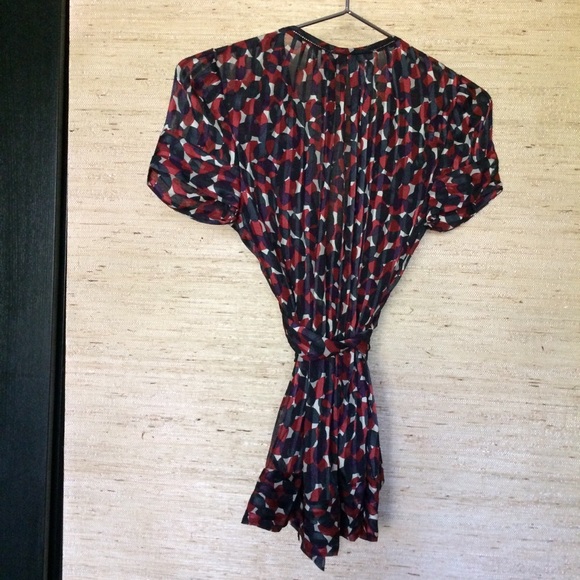 BCBGMAXAZRIA Soft Shapes S/S Blouse - Picture 2 of 8